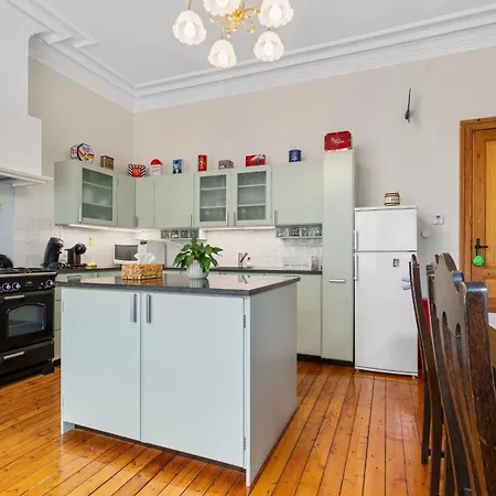 Karaktervolle En Ruime Woning Aan Zee Voor 10p Holiday home