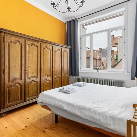 Karaktervolle En Ruime Woning Aan Zee Voor 10p Holiday home *