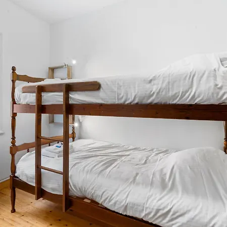 Holiday home Karaktervolle En Ruime Woning Aan Zee Voor 10p Ostend